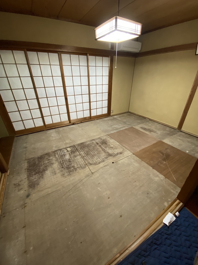 施工前：畳下の状態