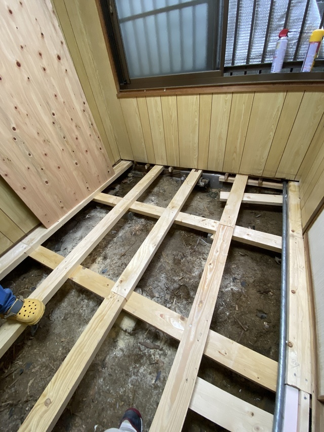 施工中：断熱材・下地施工