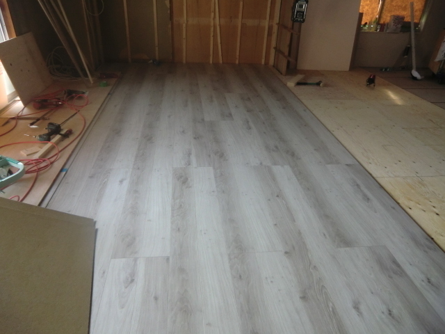 施工後：フローリング完成