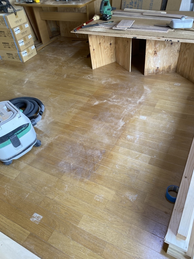 施工前：フローリング撤去後