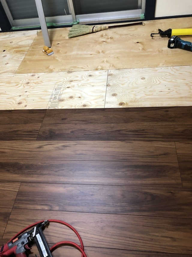 施工中：合板張り